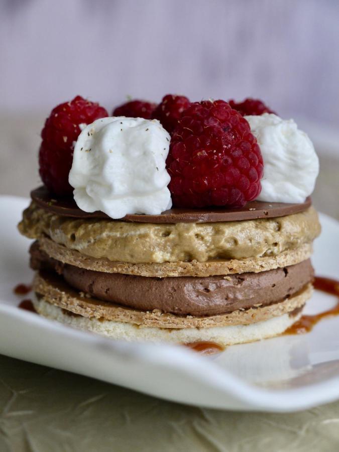 Le Chapeau Rouge Lusignan Exteriör bild