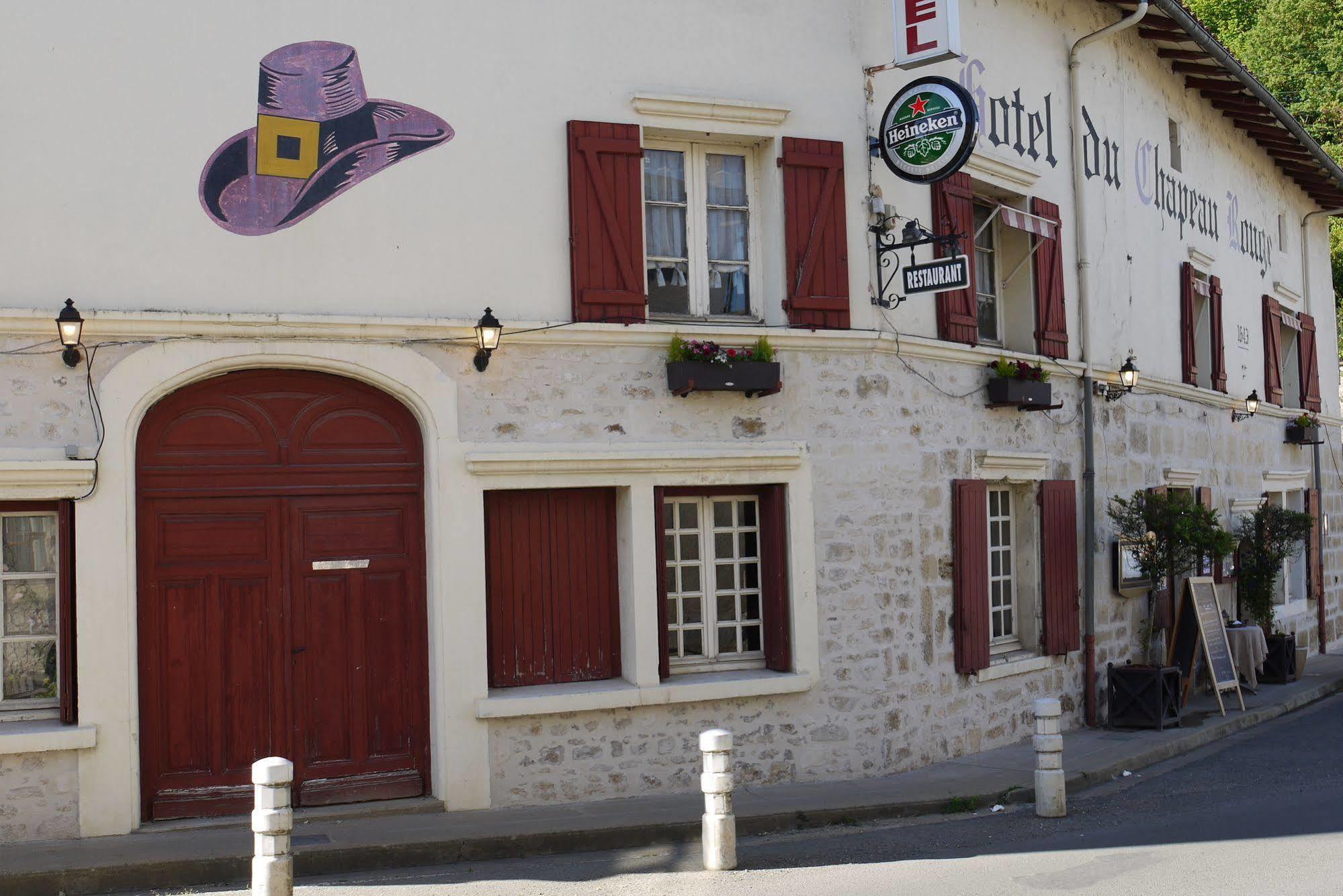 Le Chapeau Rouge Lusignan Exteriör bild