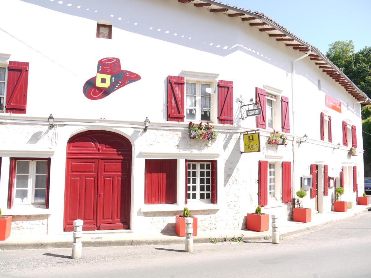 Le Chapeau Rouge Lusignan Exteriör bild